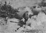 Infanterie romana ataca sub protectia unei grenade fumigene