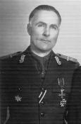 Gen. de brigada Leonard Mociulschi in 1942, purtand Ordinul Mihai Viteazul clasa a III-a si Crucea de Fier clasele II si I