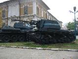 TACAM R-2 in curtea Muzeului Militar National in Bucuresti. Se observa tancul T-34 de langa el, folosit dupa razboi de armata populara